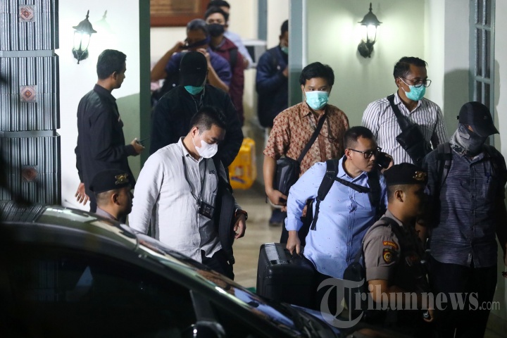 KPK Geledah Kantor KPU