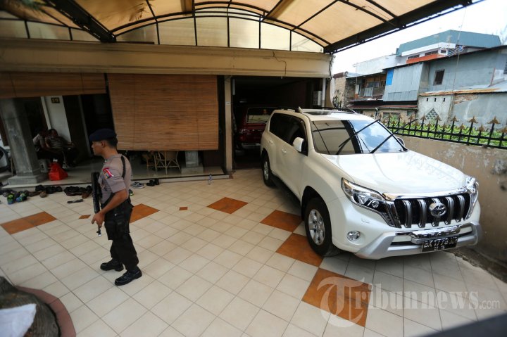 KPK Geledah Rumah Ketua DPRD Sumut