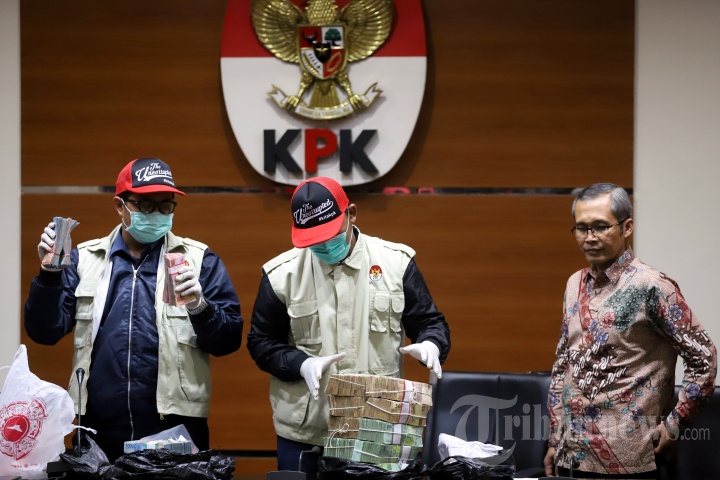 KPK Konpers OTT Bupati Cirebon