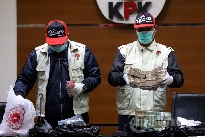 KPK Konpers OTT Bupati Cirebon