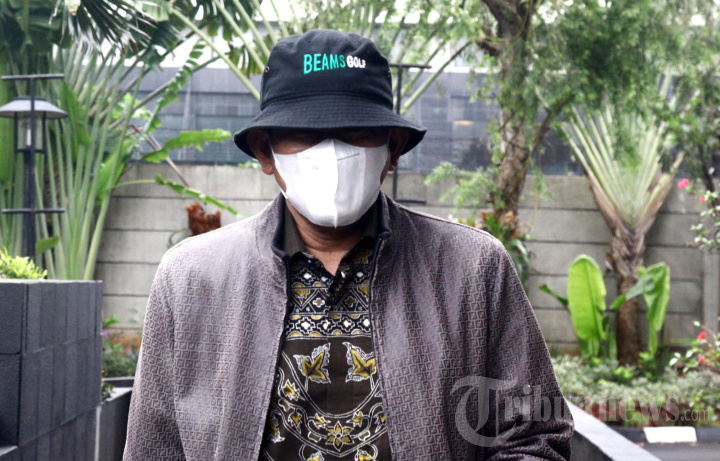 KPK Periksa Anggota BPK Pius Lustrilanang