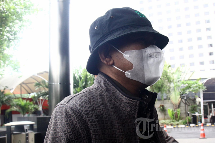 KPK Periksa Anggota BPK Pius Lustrilanang