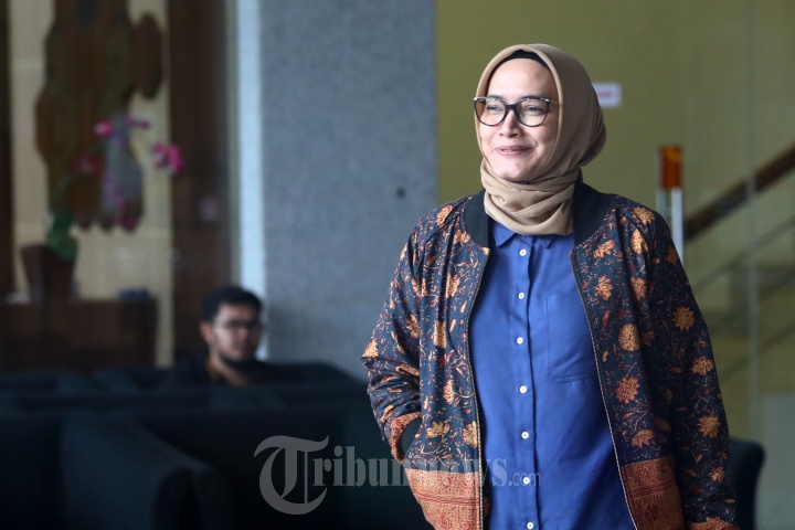 KPK Periksa Komisioner KPU Evi Novida Ginting