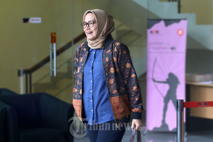KPK Periksa Komisioner KPU Evi Novida Ginting