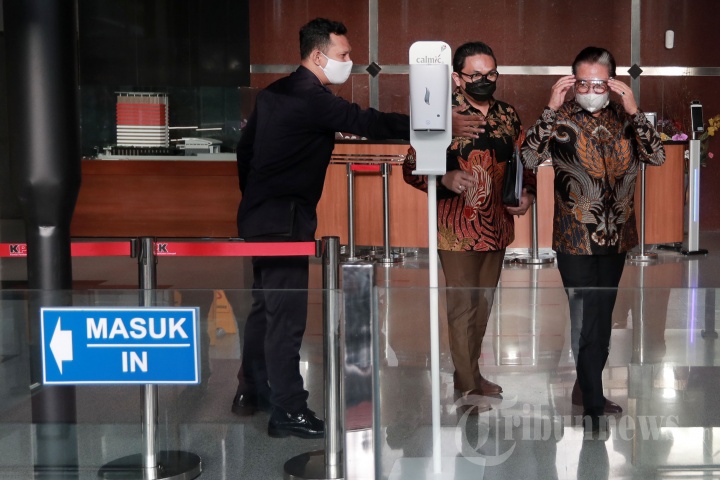 KPK Periksa Pengacara Hotma Sitompul