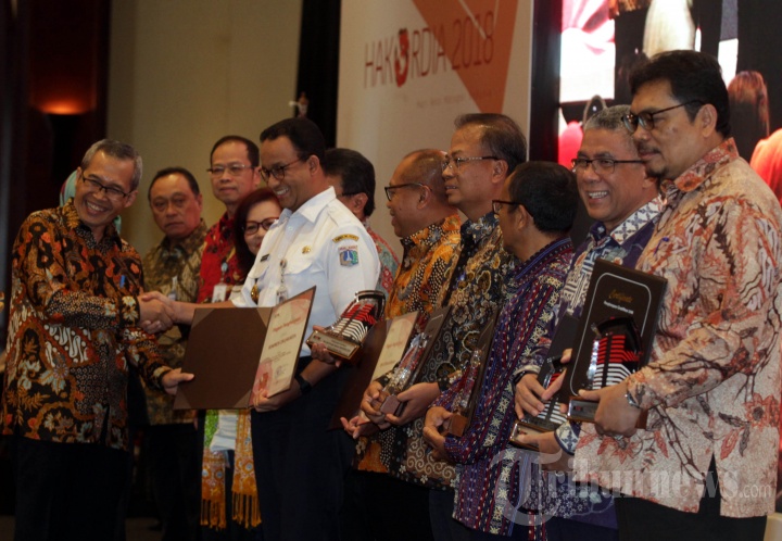 KPK Serahkan Penghargaan Gratifikasi Terbaik 2018