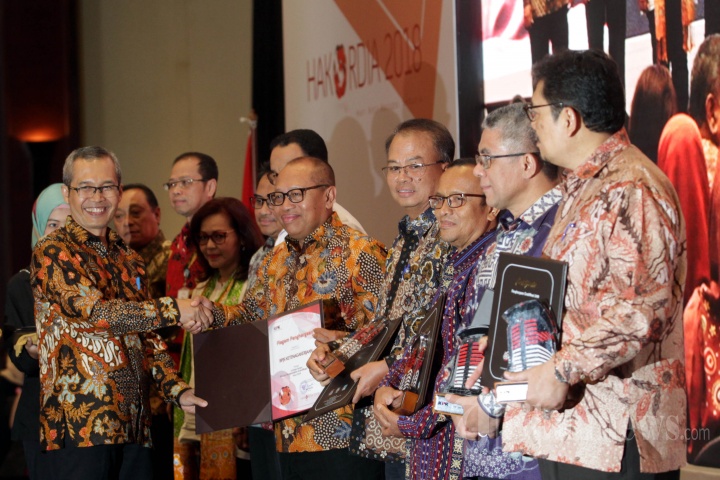 KPK Serahkan Penghargaan Gratifikasi Terbaik 2018