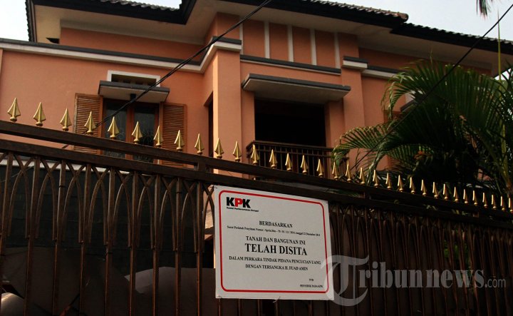 KPK Sita Rumah Mewah Fuad Amin