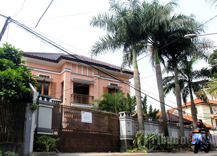 KPK Sita Rumah Mewah Fuad Amin