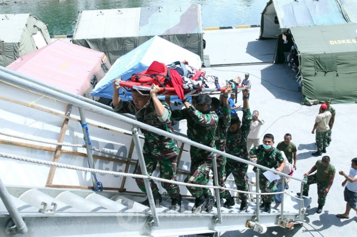 KRI dr Soeharso-990 Tangani 2.371 Korban Gempa Palu Donggala