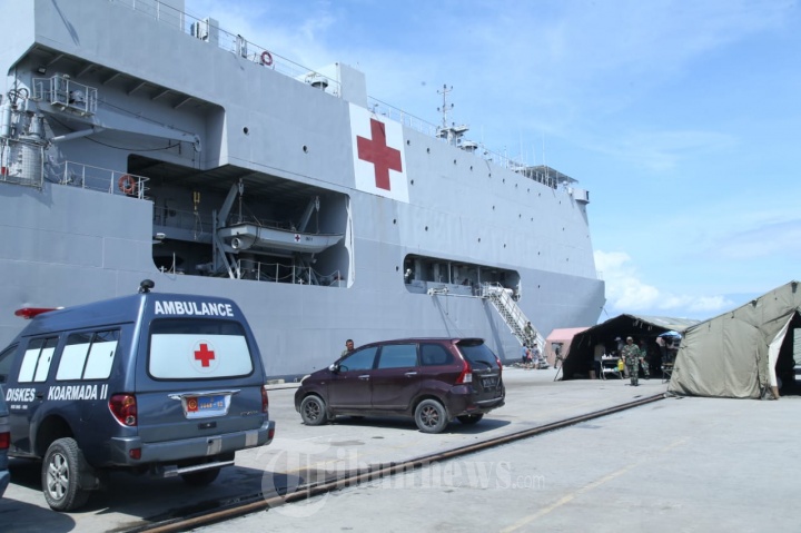 KRI dr Soeharso-990 Tangani 2.371 Korban Gempa Palu Donggala