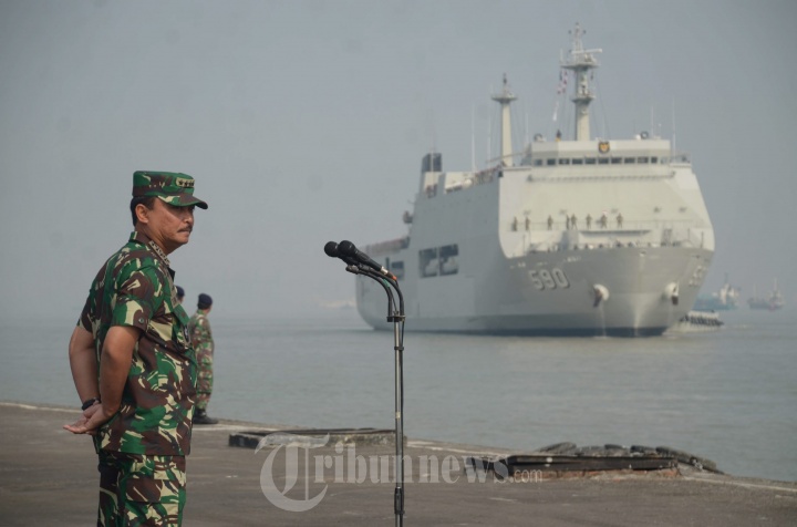 KRI Makassar-590 dan KRI Raden Eddy Martadinata-331
