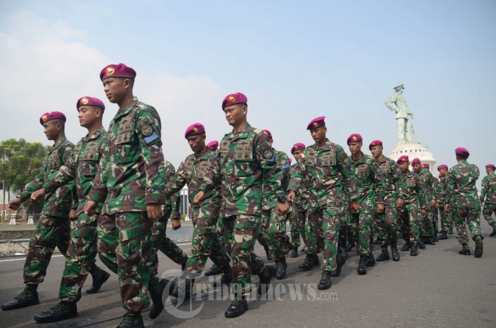 KRI Makassar-590 dan KRI Raden Eddy Martadinata-331
