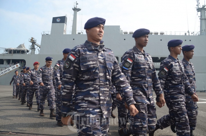 KRI Makassar-590 dan KRI Raden Eddy Martadinata-331