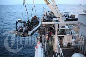 KRI Yos Sudarso Bawa Penyelam Pasang Mooring Bouy