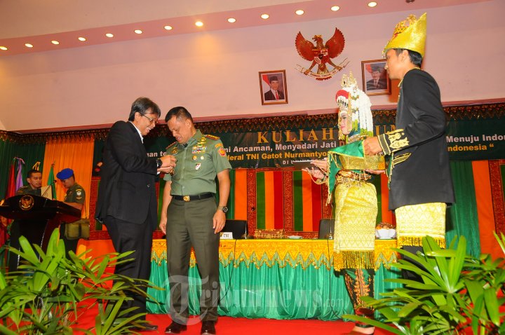 Kuliah Umum Jenderal TNI Gatot Nurmantyo kepada 1500 Mahasiswa A