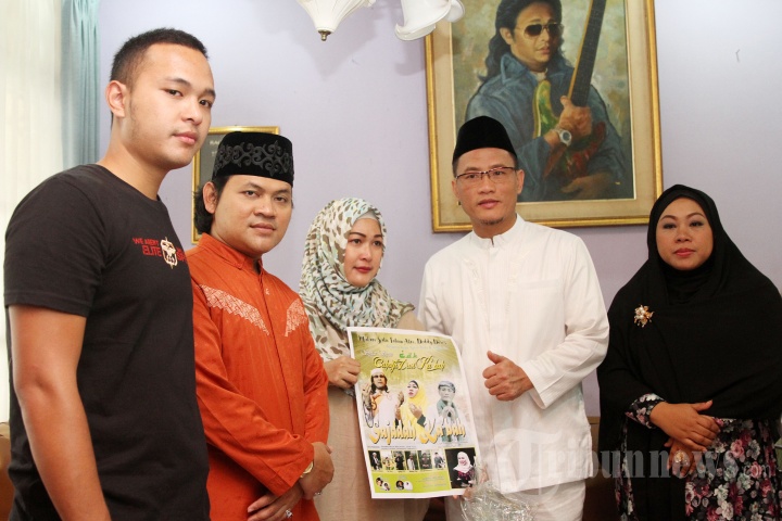 Kunjungan Rahmad Mega kerumah alm Deddy Dores