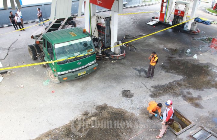 Labfor Bareskrim Mabes Polri Olah TKP Ledakan SPBU Pontianak