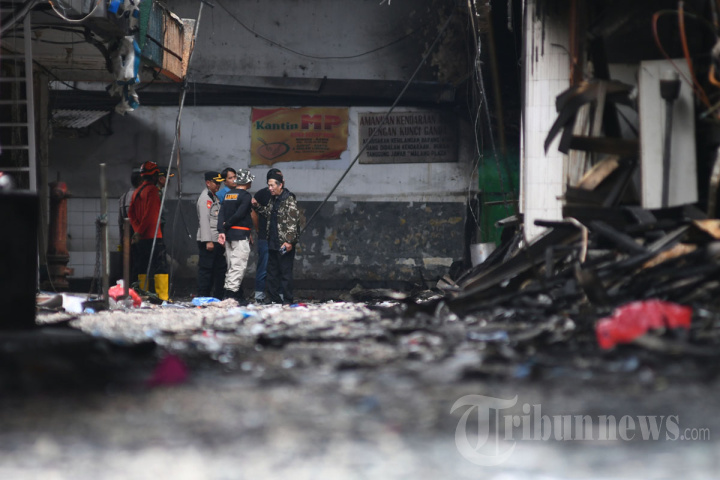 Labfor Polda Jatim Olah TKP Kebakaran Malang Plaza