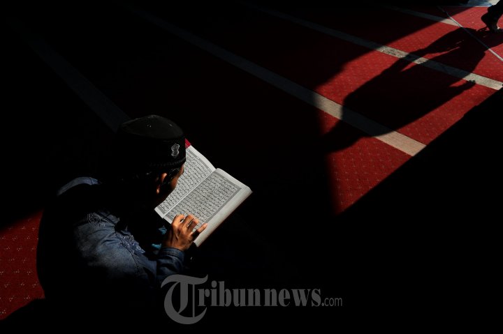 Lakukan Tadarus Al Quran di Mesjid Raya Medan