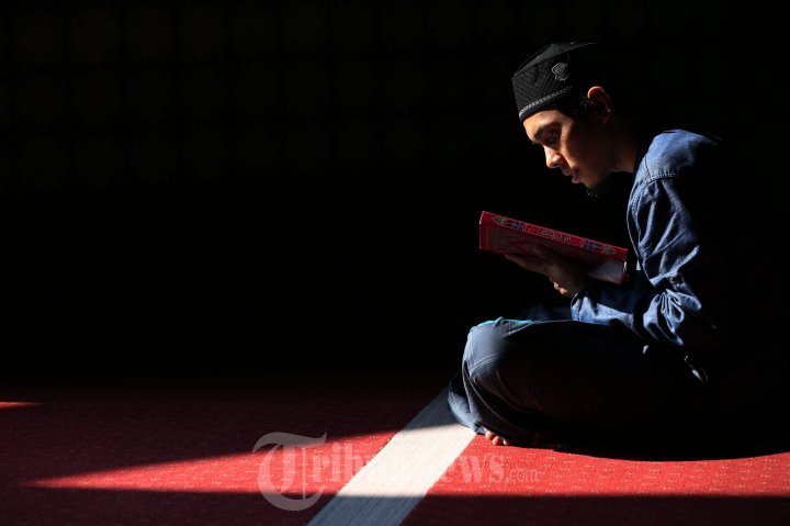 Lakukan Tadarus Al Quran di Mesjid Raya Medan