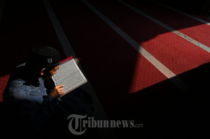 Lakukan Tadarus Al Quran di Mesjid Raya Medan