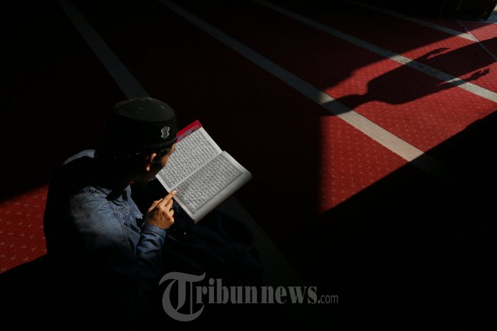 Lakukan Tadarus Al Quran di Mesjid Raya Medan