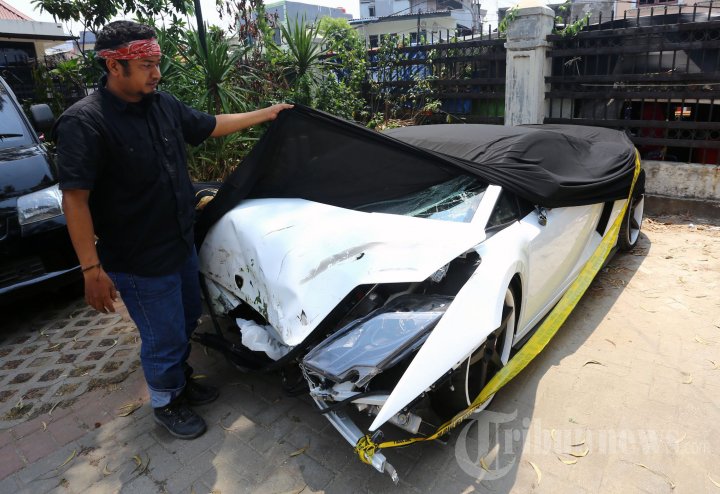Lamborghini Terlibat Kecelakaan