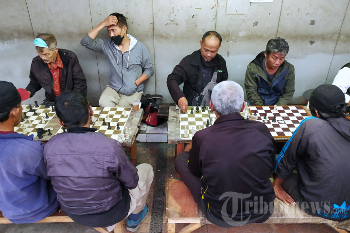 Lapak Catur Cino Sahate di Kawasan Tegallega Bandung