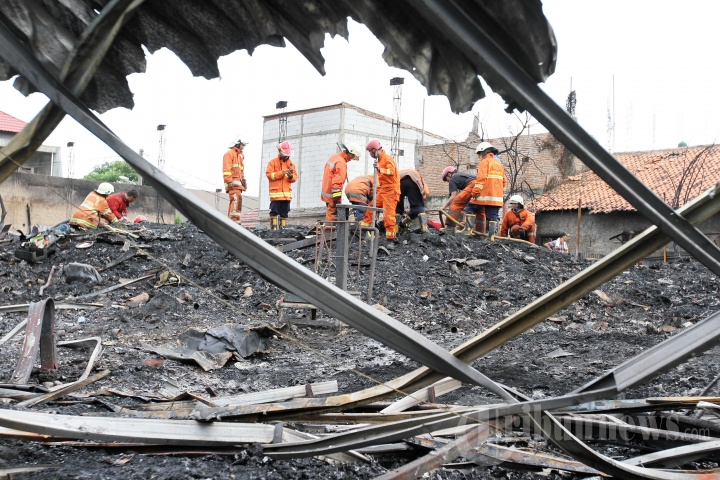 Lapak Plastik Terbakar
