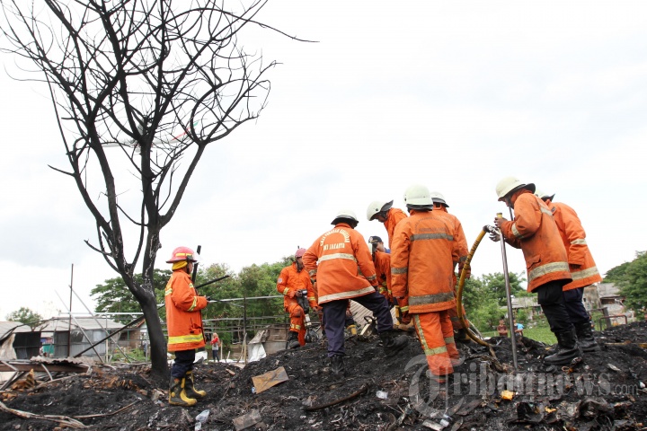Lapak Plastik Terbakar