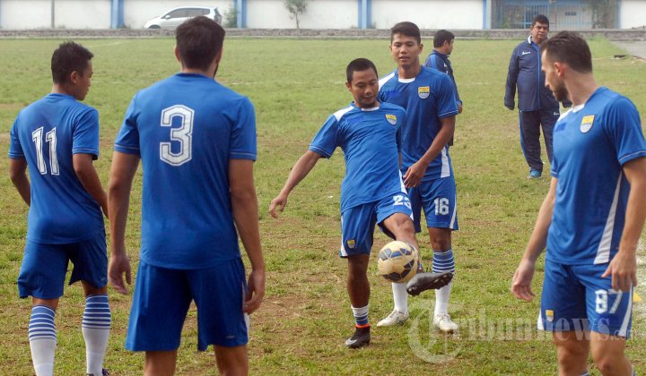 Latihan Persib Jelang Pertandingan Melawan Selangor FA