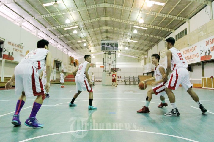 Latihan Tim Nasional Basket Indonesia U-16