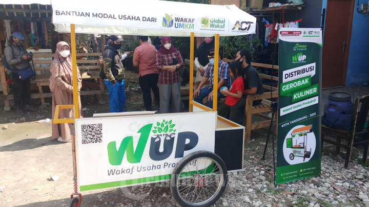Lembaga ACT Bagi Gerobak Gratis Kepada Pelaku Usaha UMKM