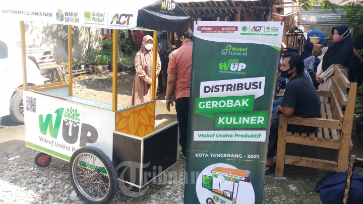 Lembaga ACT Bagi Gerobak Gratis Kepada Pelaku Usaha UMKM