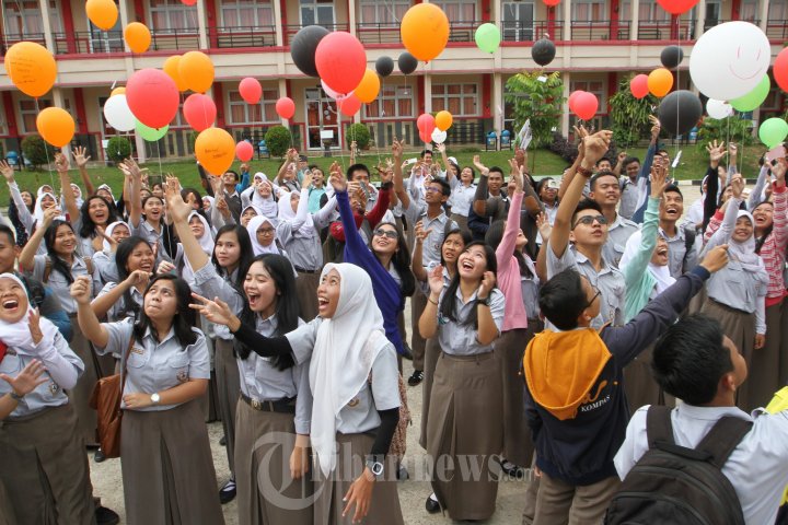 Lepas Balon Usai UN SMAN 1 Palembang