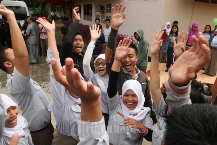 Lepas Balon Usai UN SMAN 1 Palembang