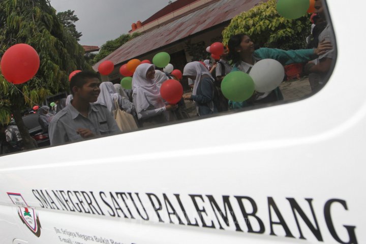 Lepas Balon Usai UN SMAN 1 Palembang