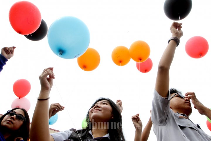 Lepas Balon Usai UN SMAN 1 Palembang