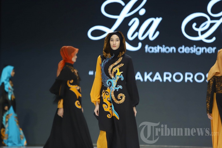 Lia Afif Mengangkat Batik Khas Kutai Timur di IFW 2019