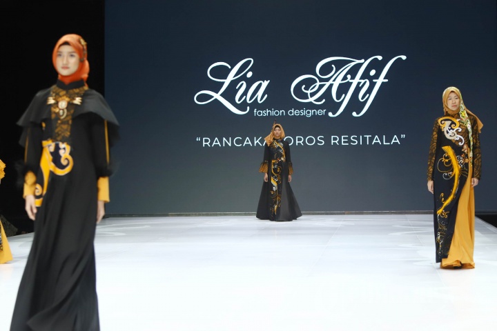 Lia Afif Mengangkat Batik Khas Kutai Timur di IFW 2019