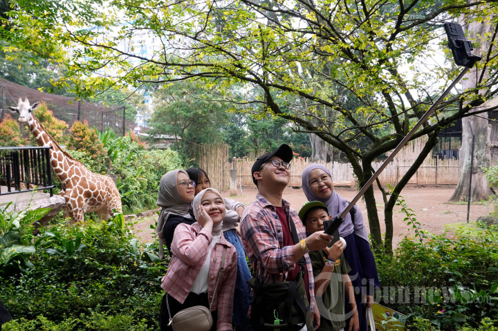 Libur Cuti Bersama Bandung Zoo Ramai Pengunjung