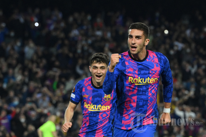 Liga Europa: Barcelona Ditahan Imbang Napoli 1-1