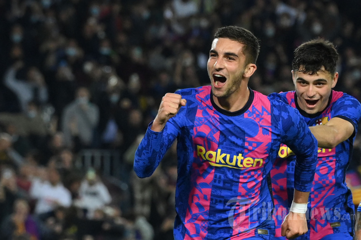 Liga Europa: Barcelona Ditahan Imbang Napoli 1-1