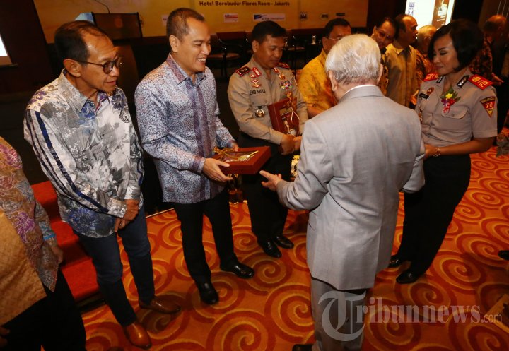 Lilik Oetama Terima Penghargaan Buku