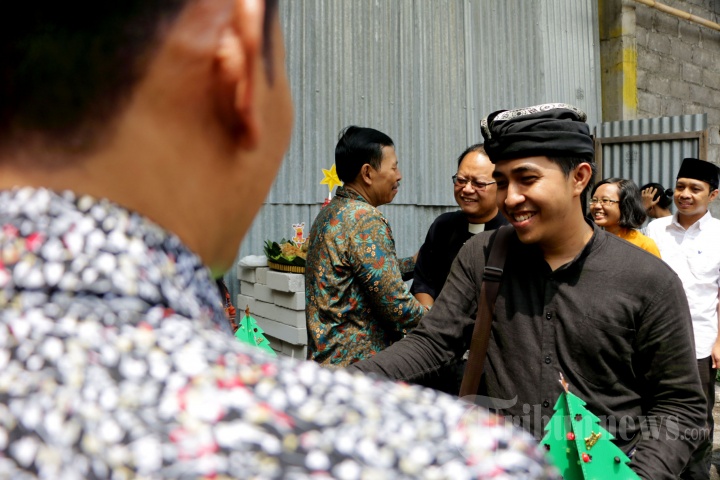 Lintas Agama Beri Ucapan Selamat Natal di GBI Tlogosari Semarang