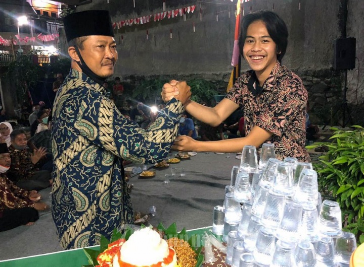 Lomba Makan Krupuk Sambut HUT RI ke-75 Warga Bulak Wareng