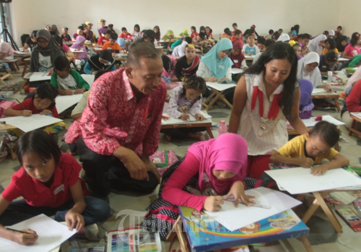 Lomba Menggambar Sambut Hari Pendidikan Nasional