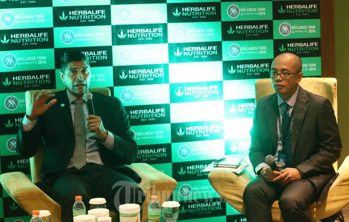 Luigi Gratton dan Arif Mustolih di Seminar Kesehatan Herbalife