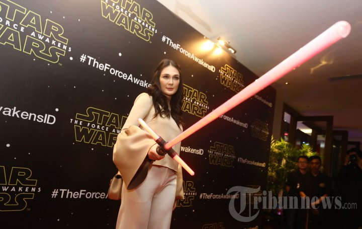 Luna Maya Hadiri Premiere Film Star Wars